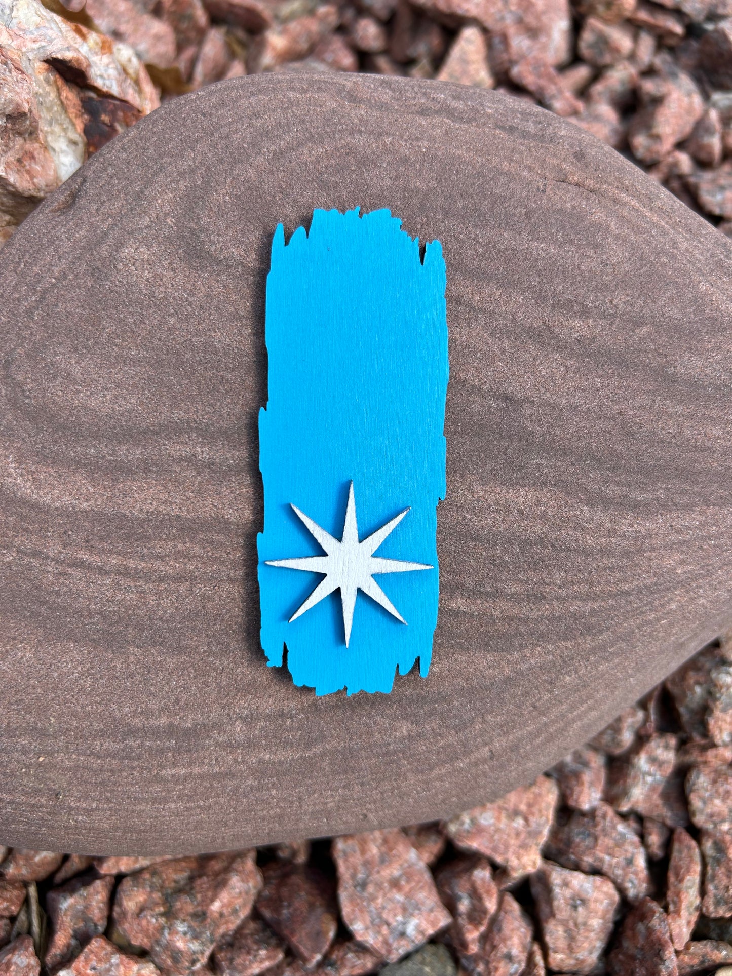 Blue painted wood National Trail Blaze magnet with a white Polaris star icon on the bottom half of the magnet. 